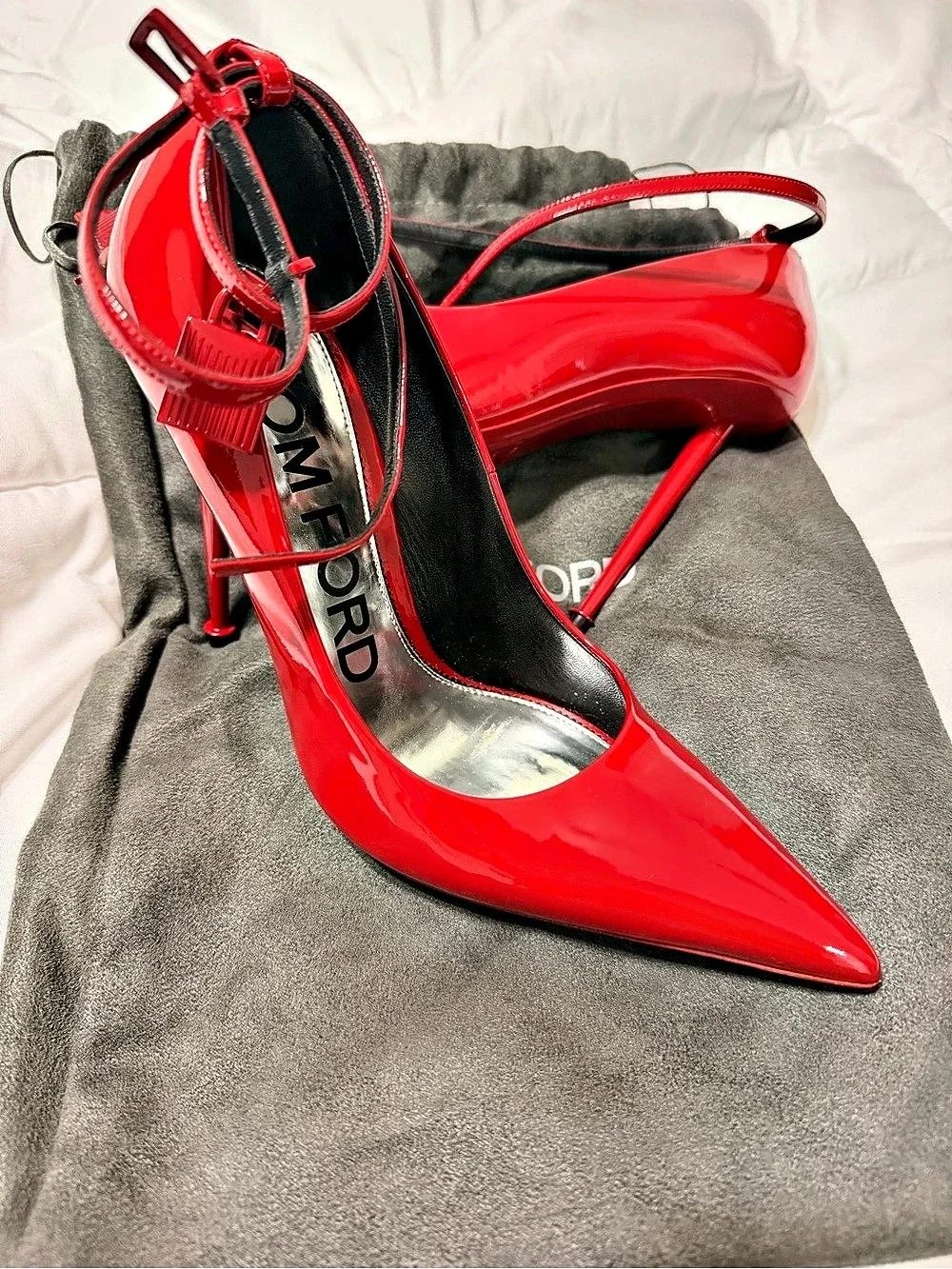 Tom Ford Padlock Pointy Patent Leather Pumps Red EU 38 Like New